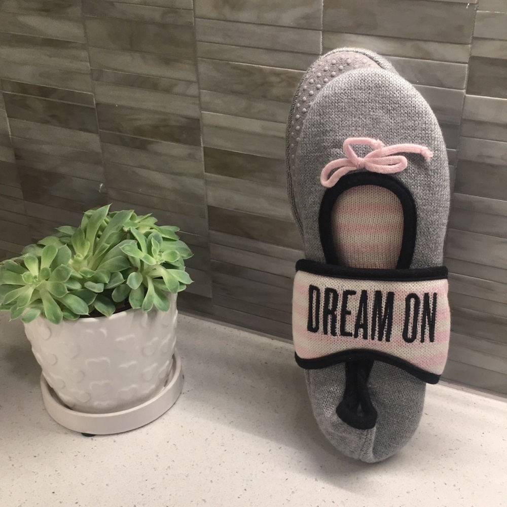 VS slippers with eye mask